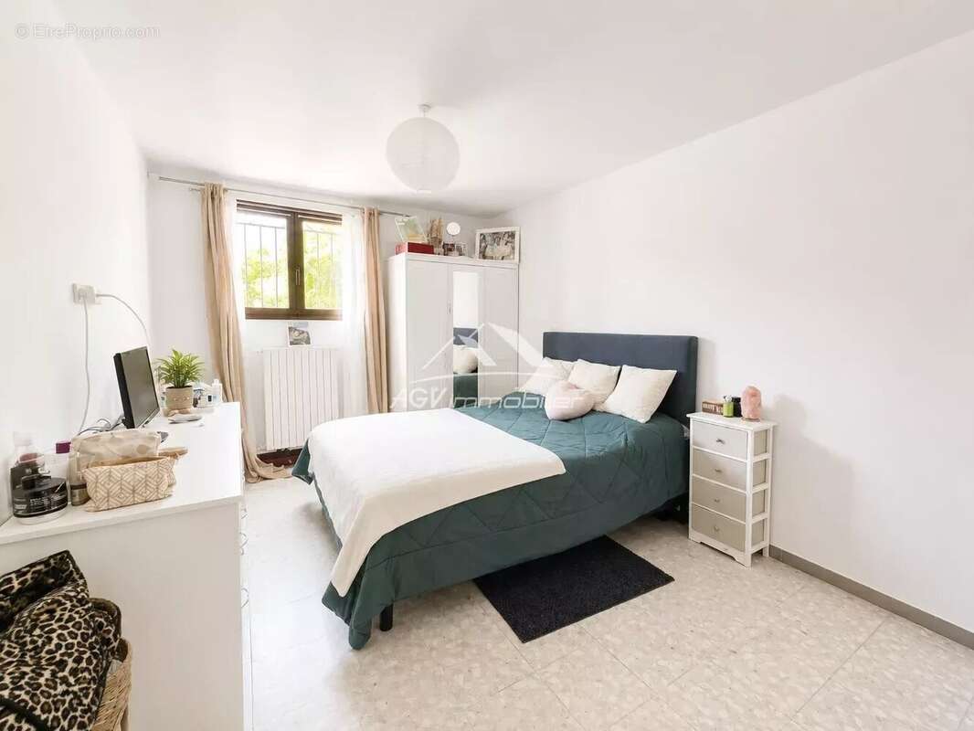 Alès - Maison 175 m² – 5 chambres – 2 logements (T4 + T5) - photo 11