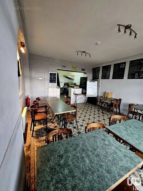 Photo 1 - Commerce à CORBEHEM