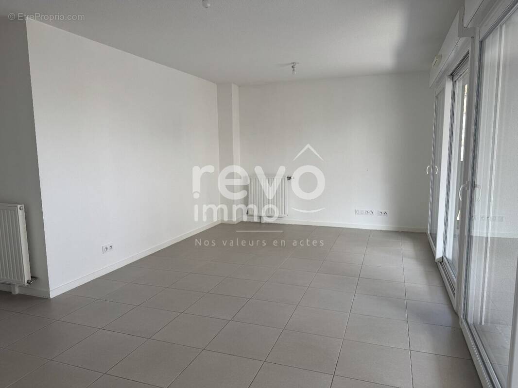 Appartement à LES PONTS-DE-CE