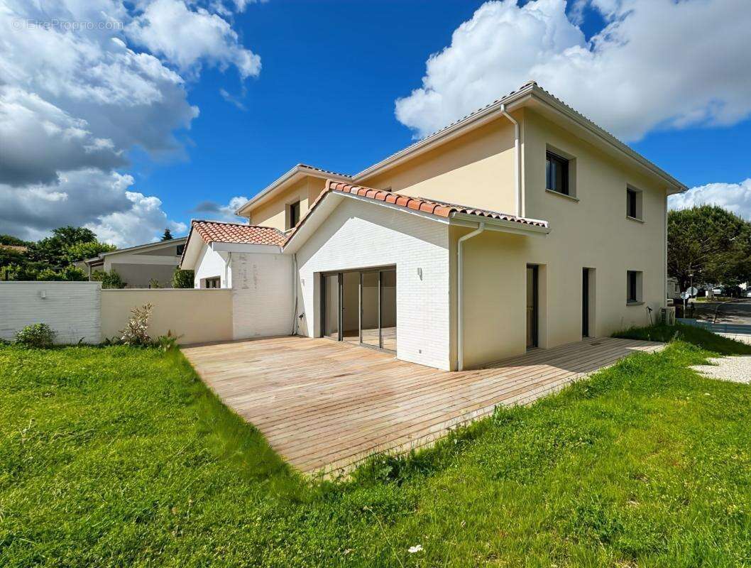 Maison à ARTIGUES-PRES-BORDEAUX
