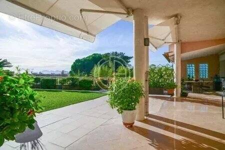 Appartement à LE CANNET