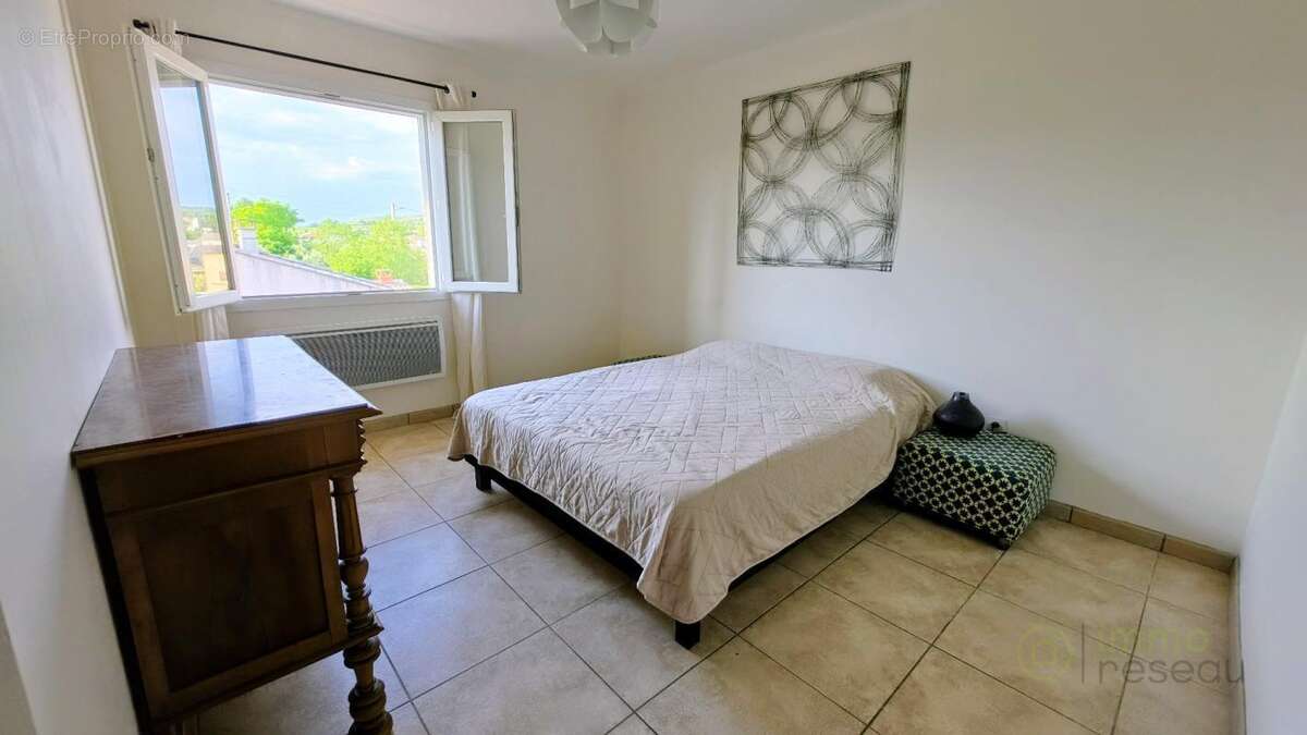 Maison 216 m² à Plaissan  - photo 16
