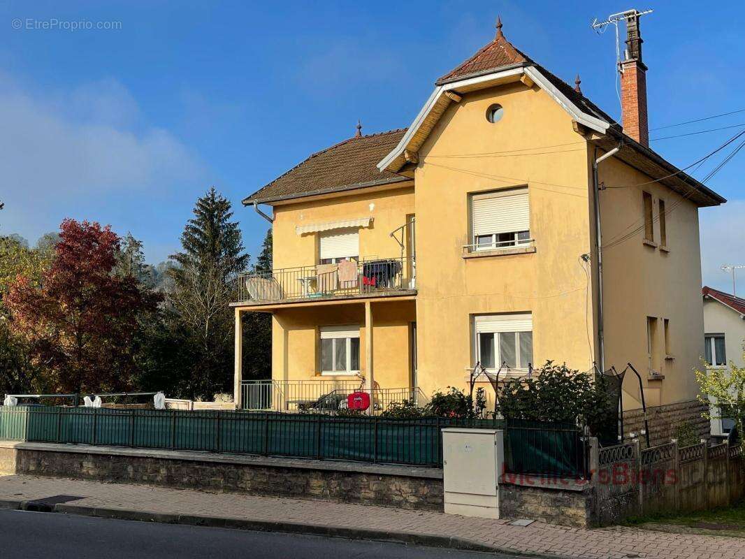 Appartement à MONTMOROT