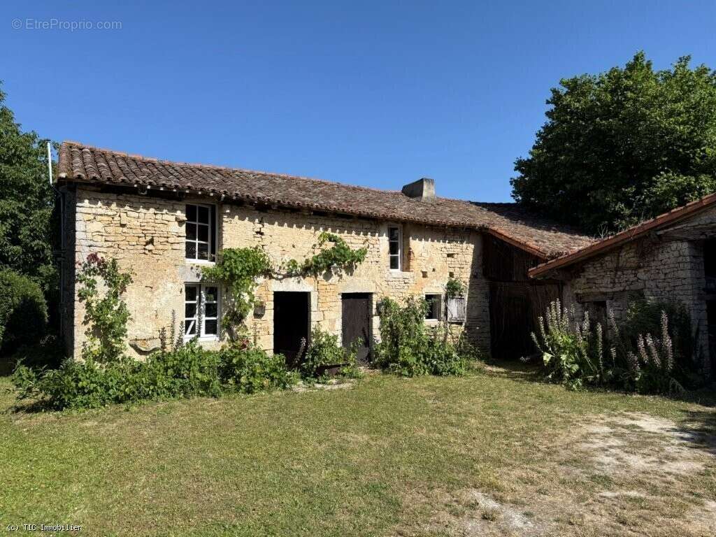 Maison à CHAMPAGNE-MOUTON