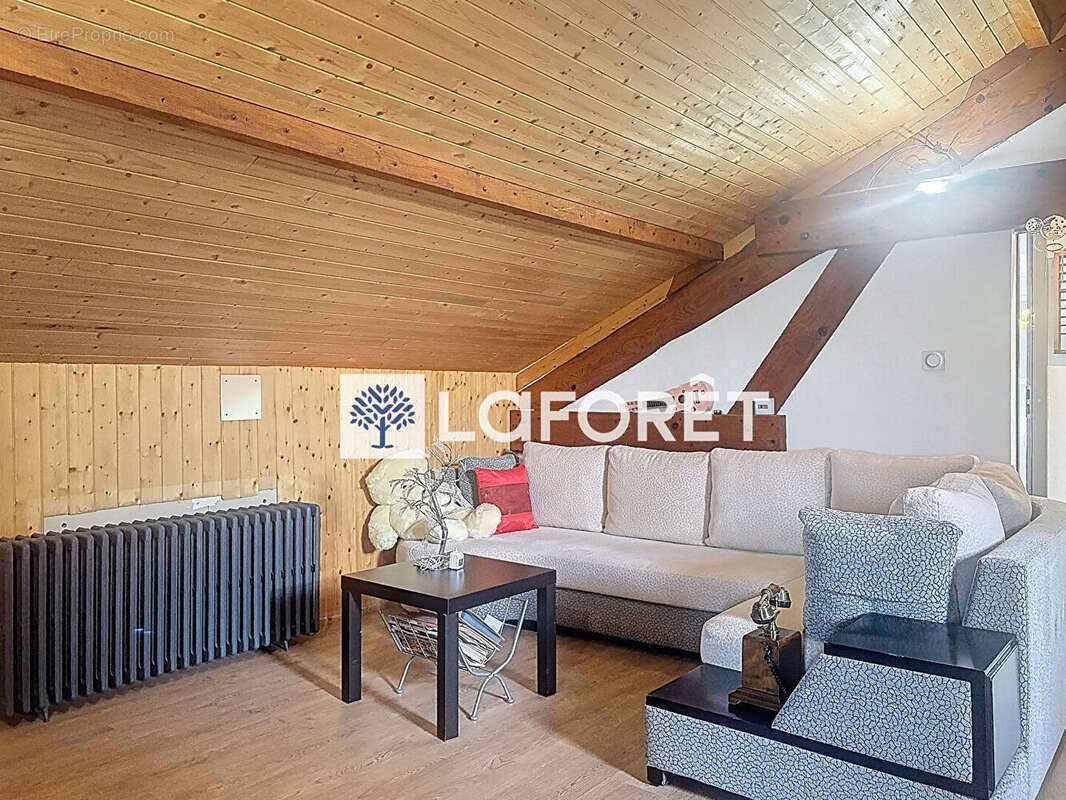 Maison coeur village de Tramoyes de 232,49m² et son terrain avec piscine de 942m² - photo 12