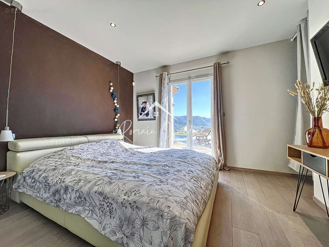 Villa type 6 de 199 m2 sur son terrain de 2122 m2 - photo 17