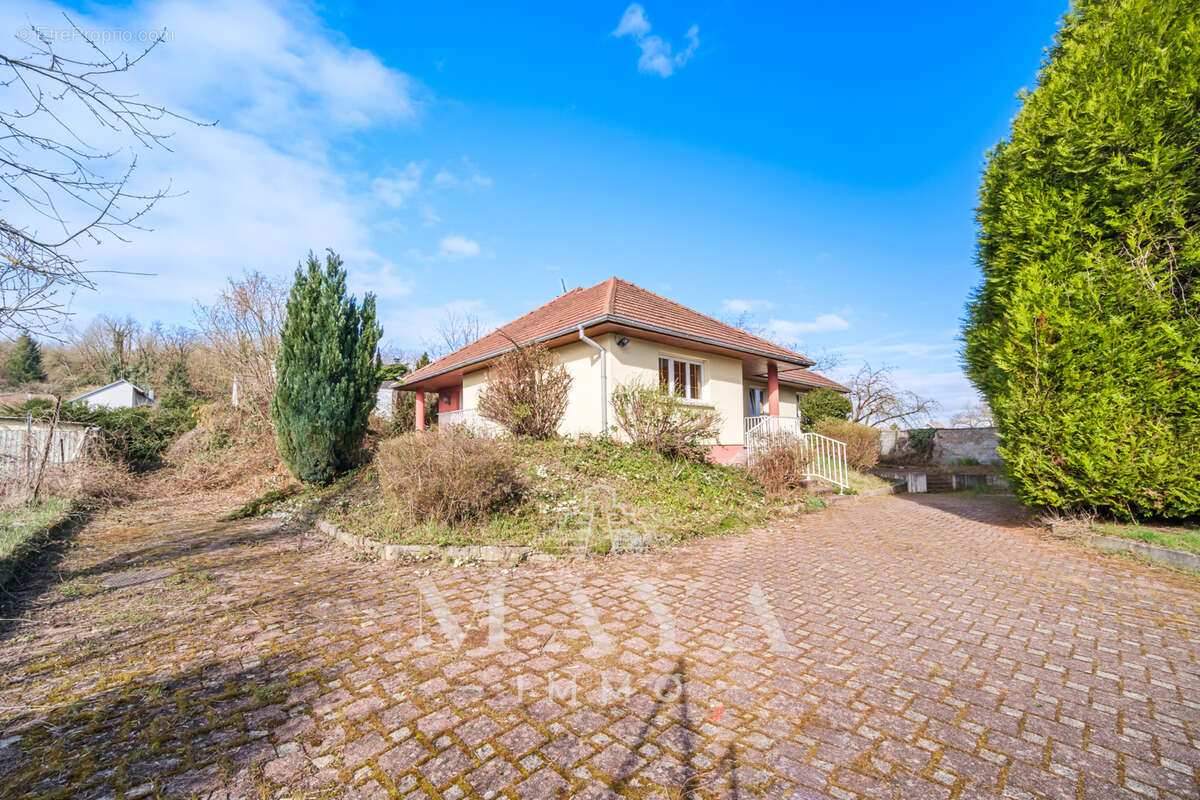 Sierentz, Maison de Plain-Pied sur 12.47 ares. - photo 3