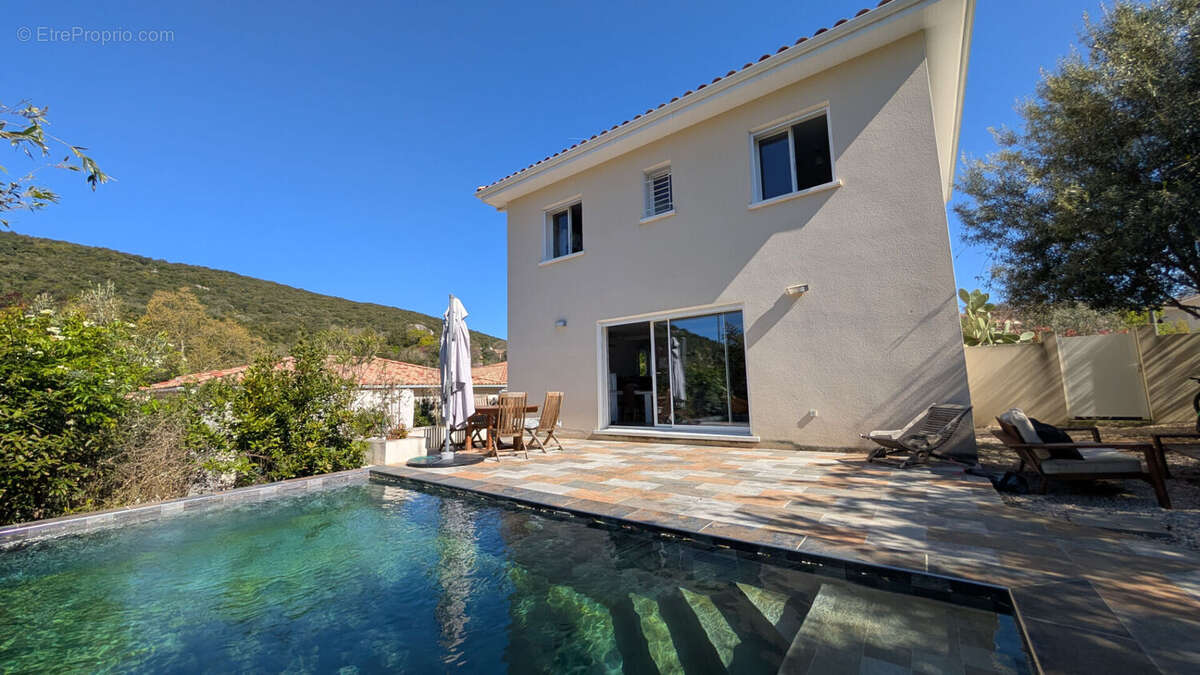 Maison à COMBAILLAUX