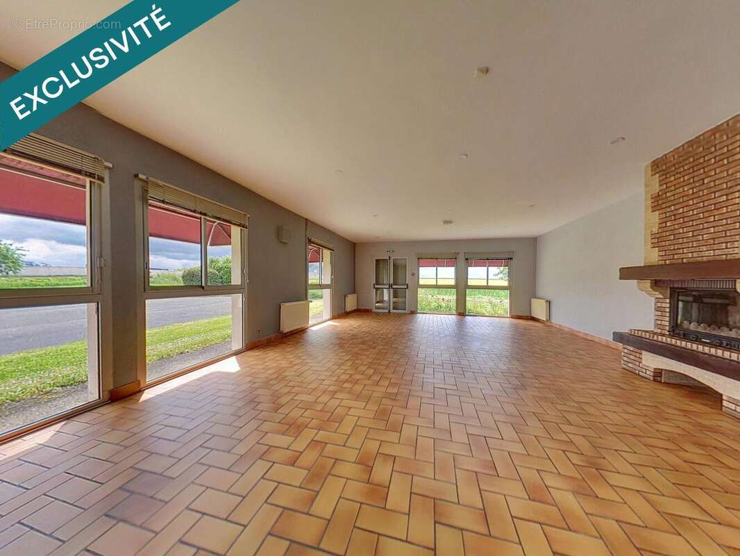 Photo 5 - Commerce à MONTEREAU-FAULT-YONNE