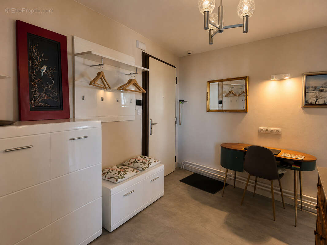 Bel appartement rénové avec vue, résidence sécurisée - photo 9