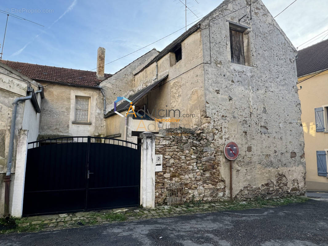 Maison à CROUTTES-SUR-MARNE