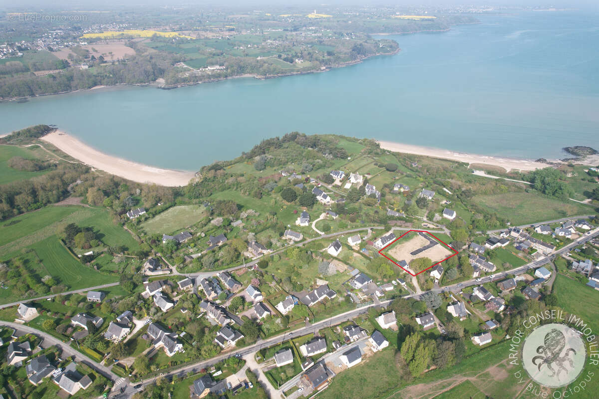 Terrain à SAINT-JACUT-DE-LA-MER