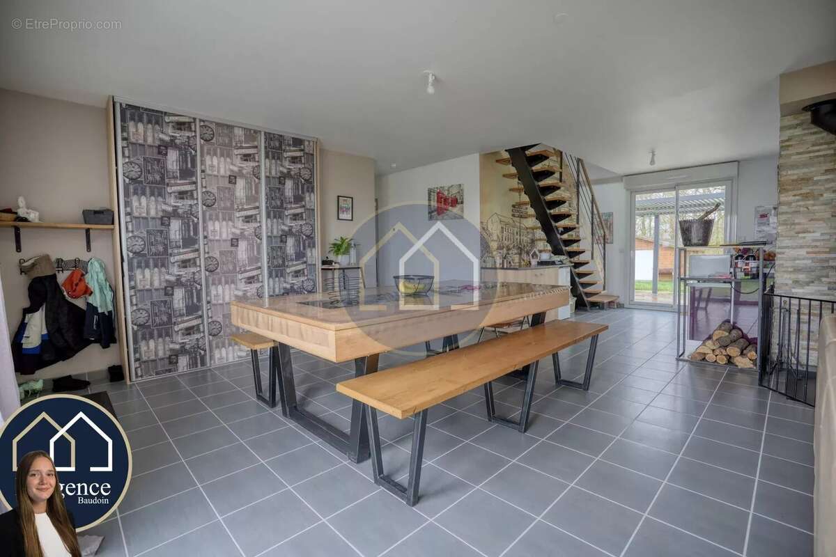 Maison à TREMBLAY-LES-VILLAGES