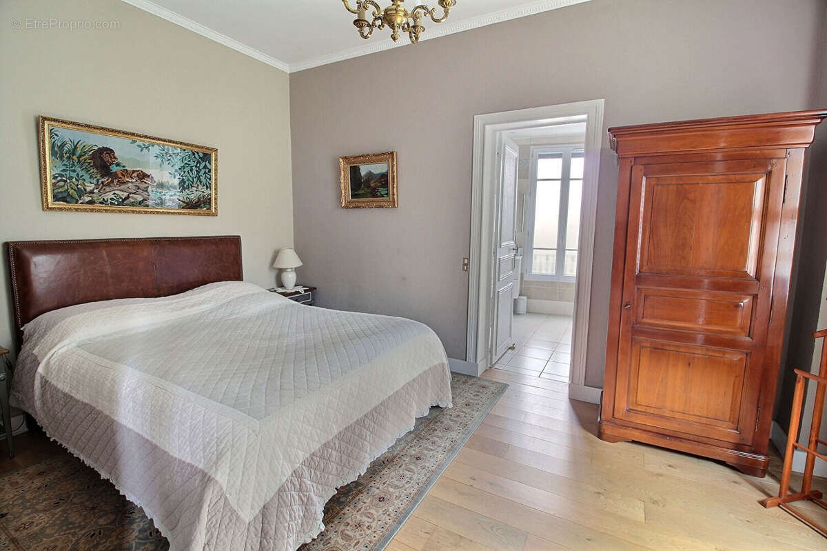 Maison à LA GARENNE-COLOMBES