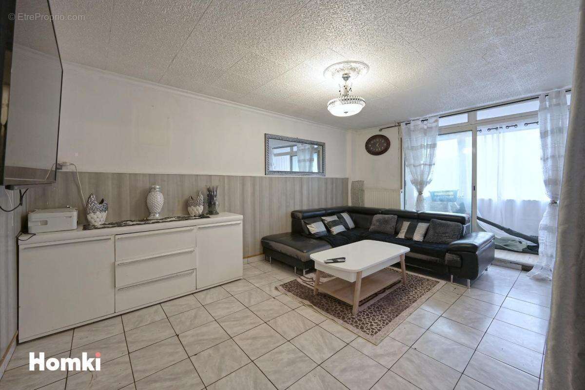 Appartement T4 de 88 m2 à Échirolles 38130, Place Beaumarchais - photo 2