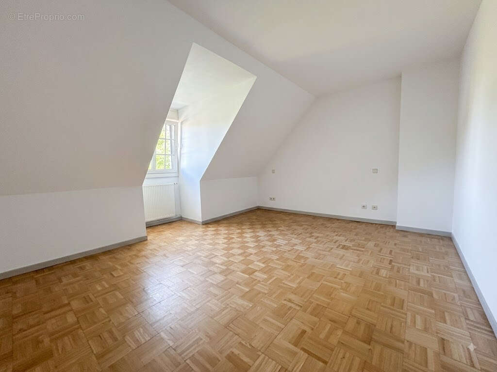 Pavillon individuel de 153m2 bâti sur une parcelle de 1941m2, secteur calme et prisé. - photo 10
