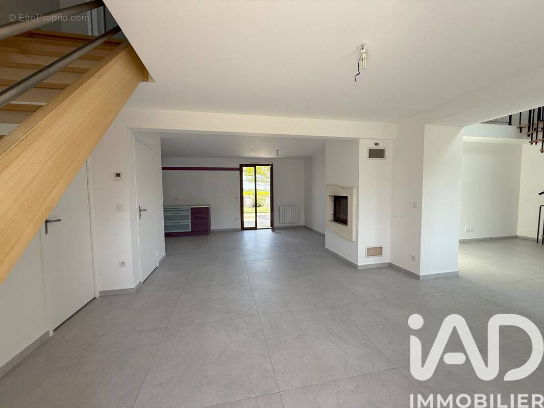 Photo 1 - Maison à CHATENAY-SUR-SEINE