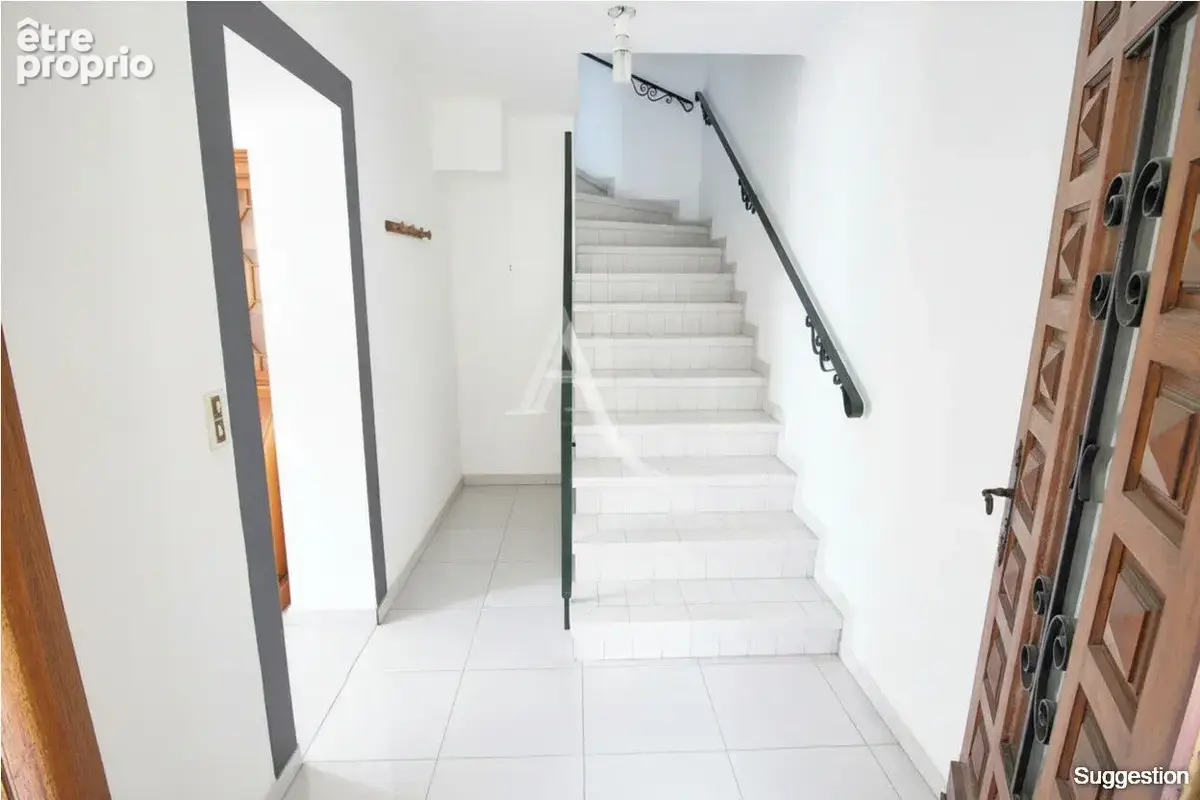 À vendre  ideal investisseur locatif villa 3 faces de 270 m² sur terrain de 390 m² - photo 2