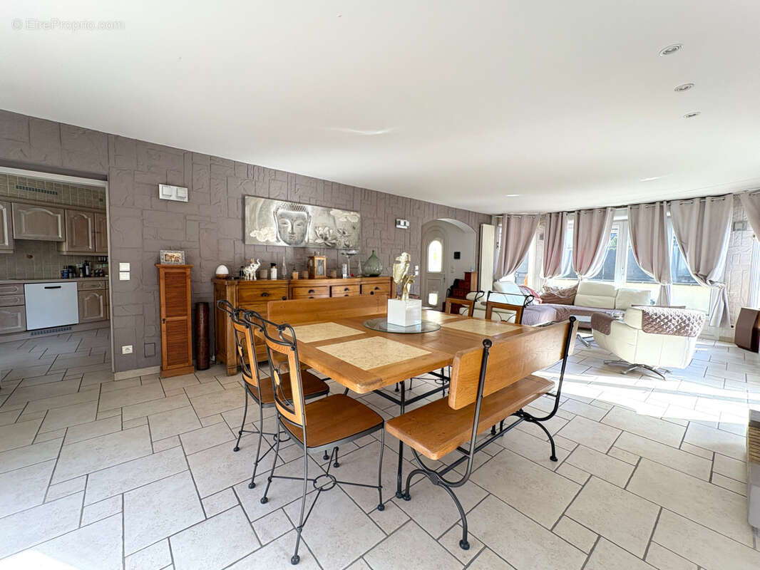 Maison à SAINT-MAUR-DES-FOSSES