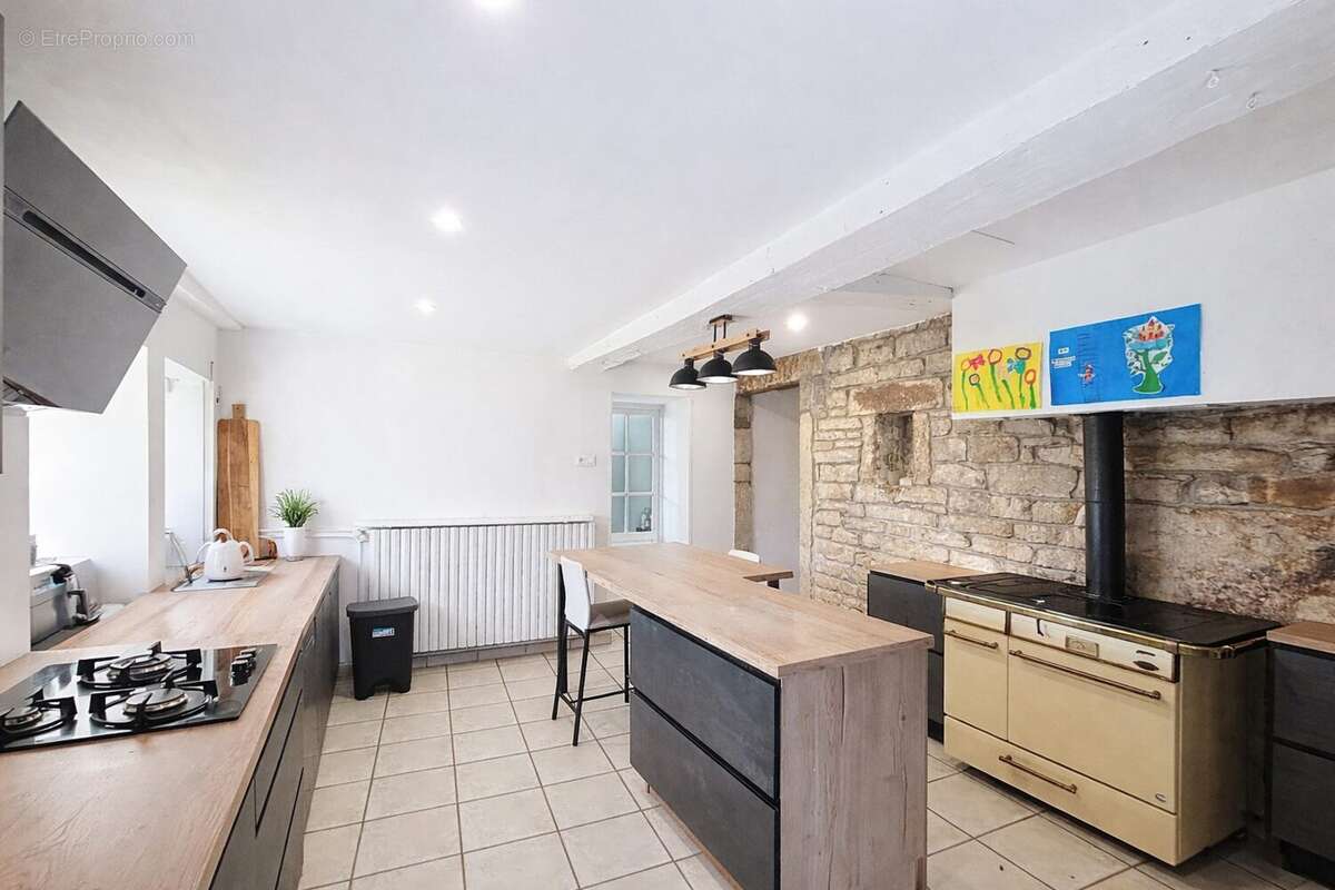 Maison à ADELANS-ET-LE-VAL-DE-BITHAINE