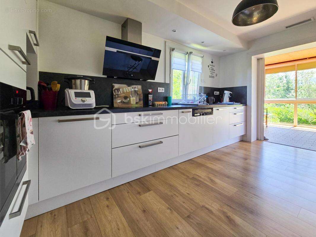 Maison familiale avec fort potentiel – 260 m² environ – Claix / Allée du Ruisseau - photo 3