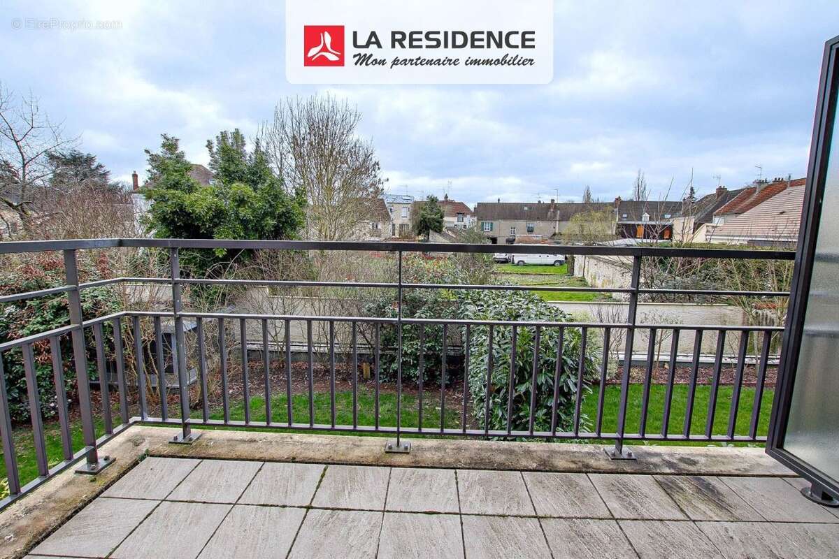 Appartement à LE MESNIL-SAINT-DENIS