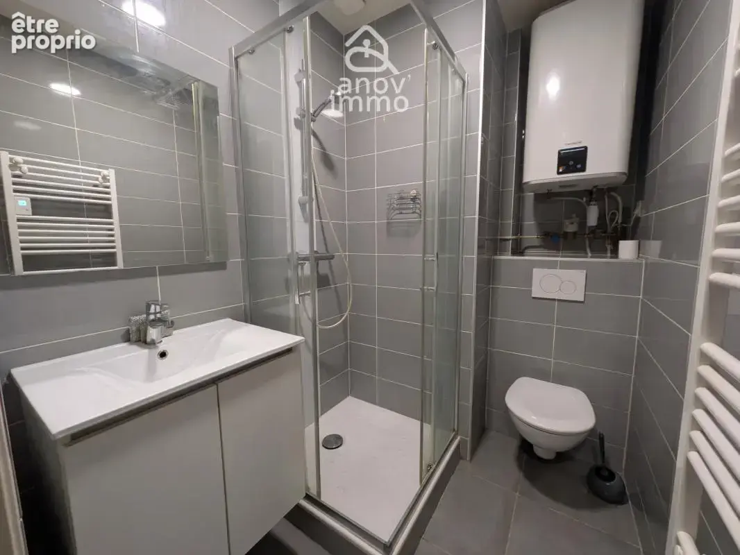 Appartement rénové 70m2 traversant avec  balcon, situé Rue d - photo 6