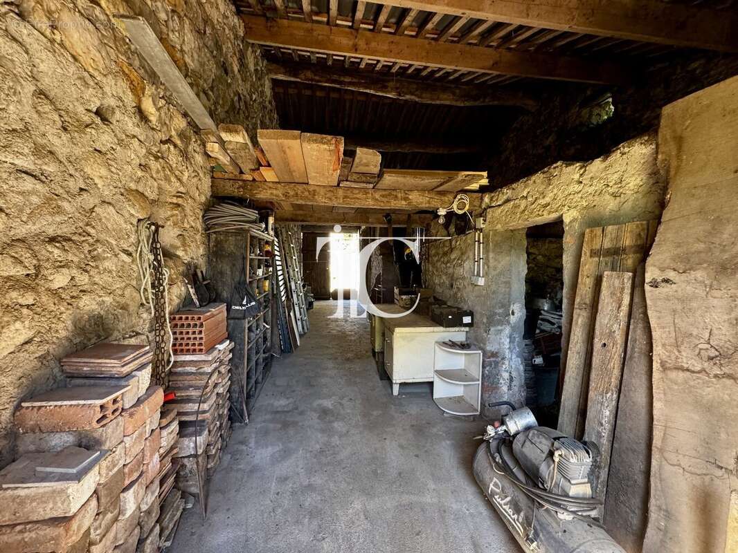 Maison à BERRIAS-ET-CASTELJAU