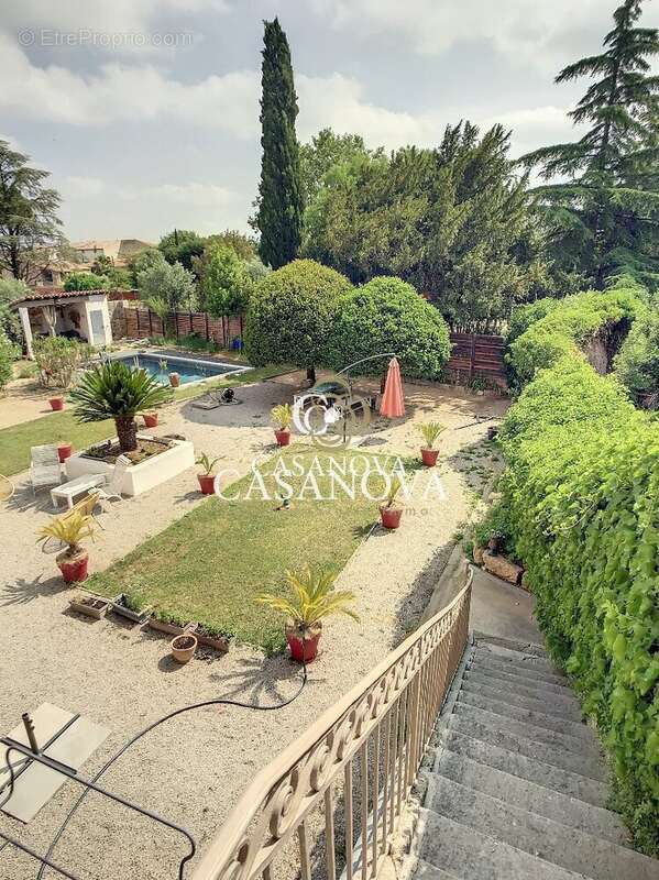 Charme & authenticité ! BATISSE de CARACTERE datant de 1789 proposant 350 m² avec jardin et piscine. Idéale pour un PROJET D'ACC - photo 13