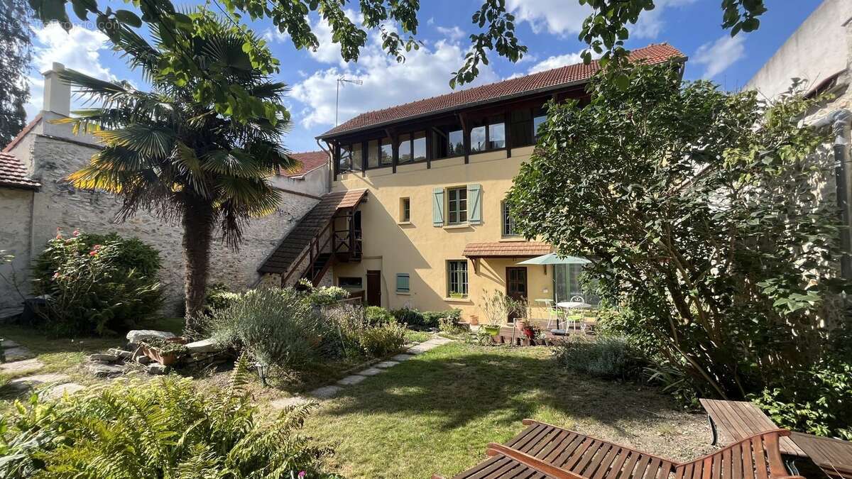 Maison à MONTIGNY-LES-CORMEILLES