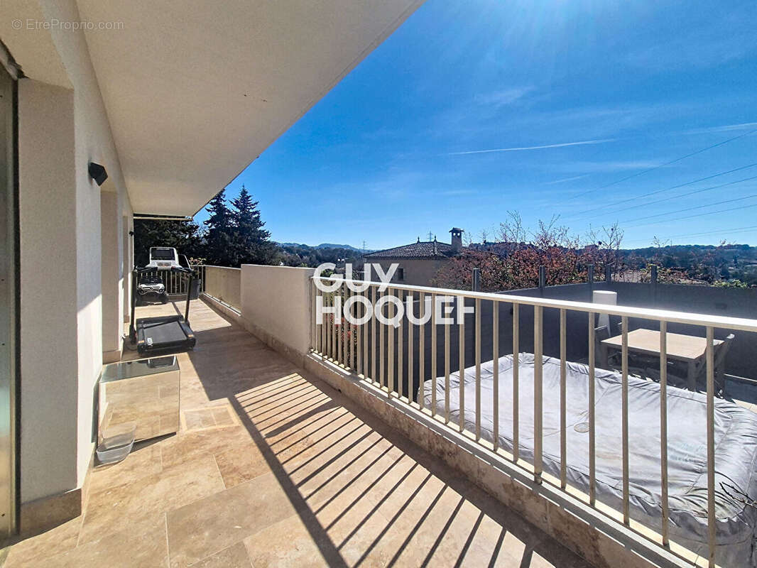 Appartement à MOUGINS