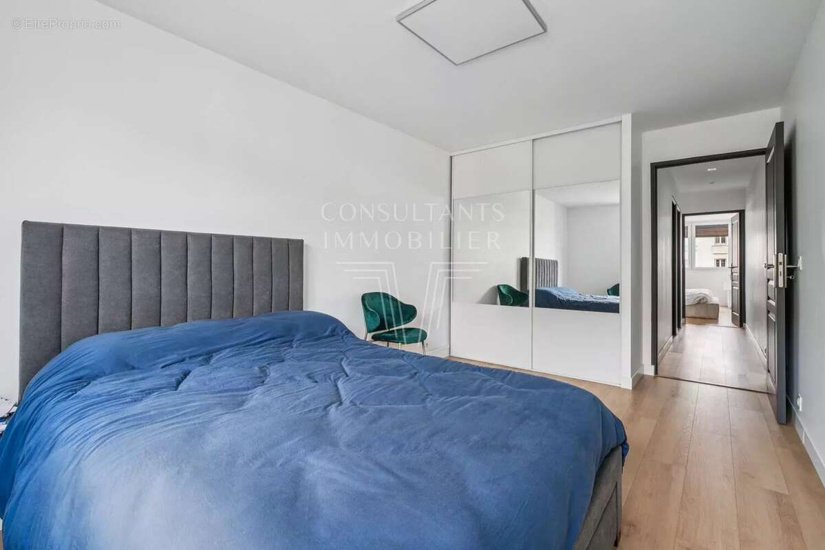 Appartement à COURBEVOIE