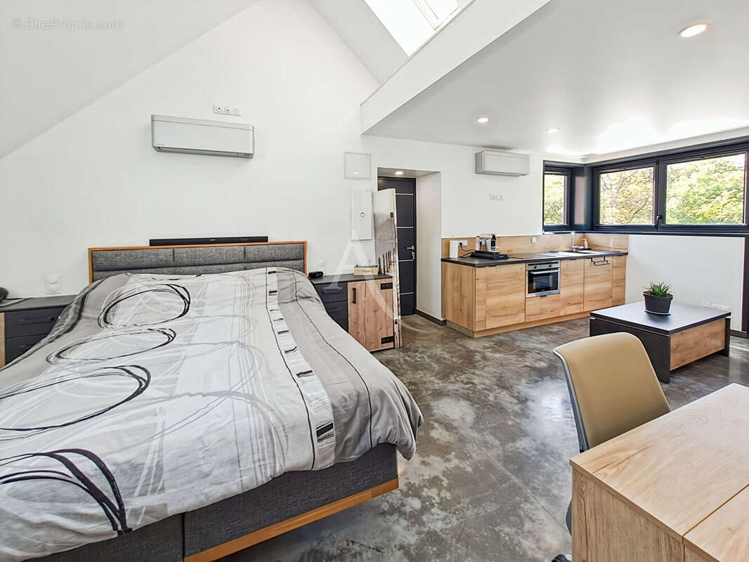 Maison de Caractère sur un Magnifique Terrain Arboré de plus de 4 000 m² - photo 10