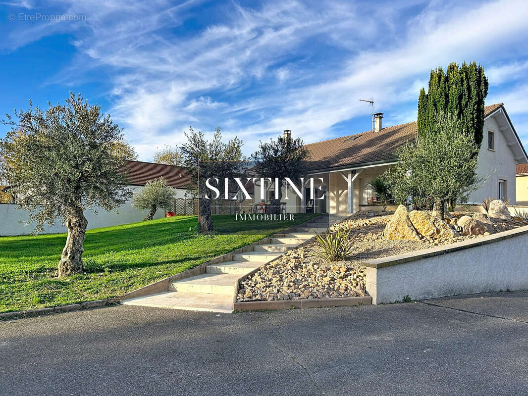 Maison à SAINT-VULBAS