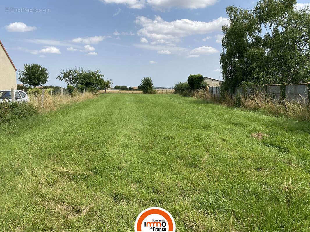 Terrain à LE PLESSIS-GROHAN