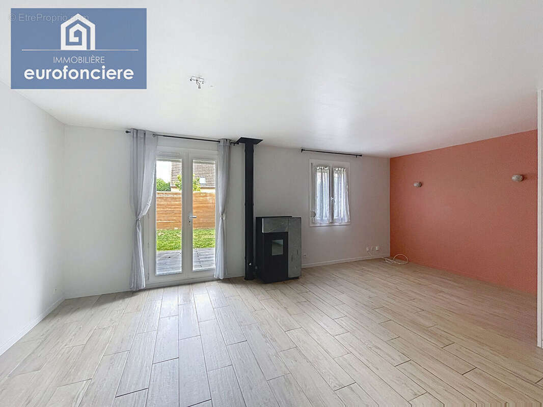 Maison à SAINT-JULIEN-LES-VILLAS