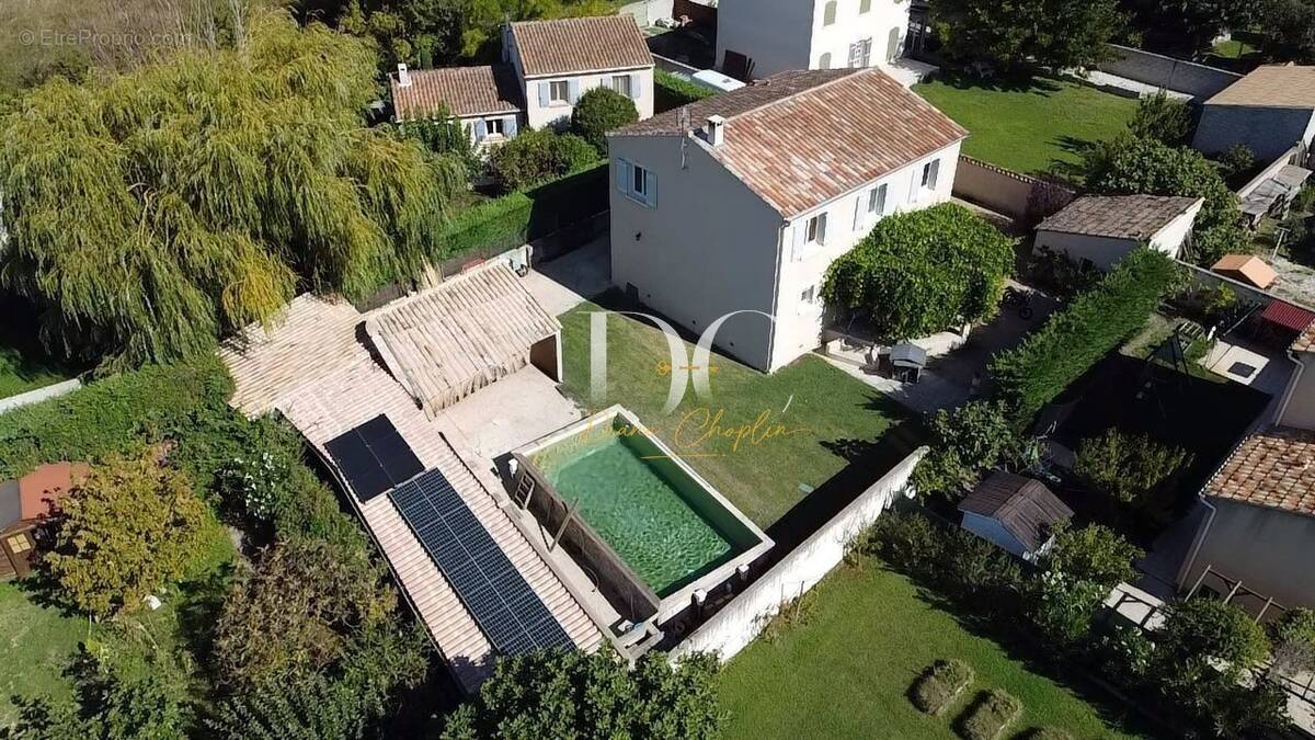 Maison à L'ISLE-SUR-LA-SORGUE