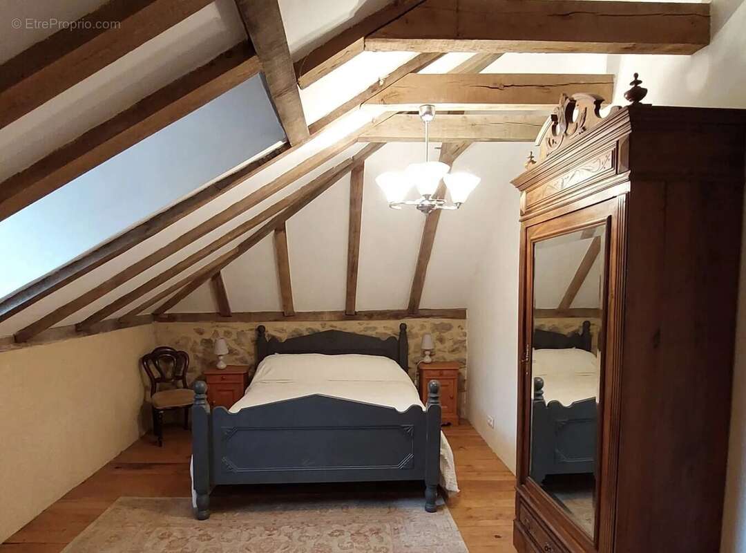 Lunac: Propriété de caractère avec trois habitations , piscine et vues panoramiques - photo 11