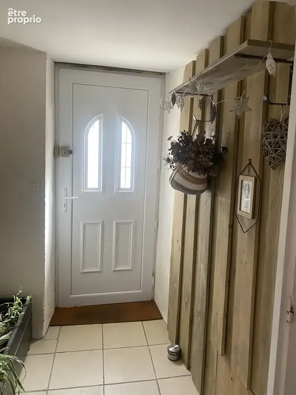10 min BELLAC, Maison rénovée en partie, avec partie habitable et jardin - photo 8