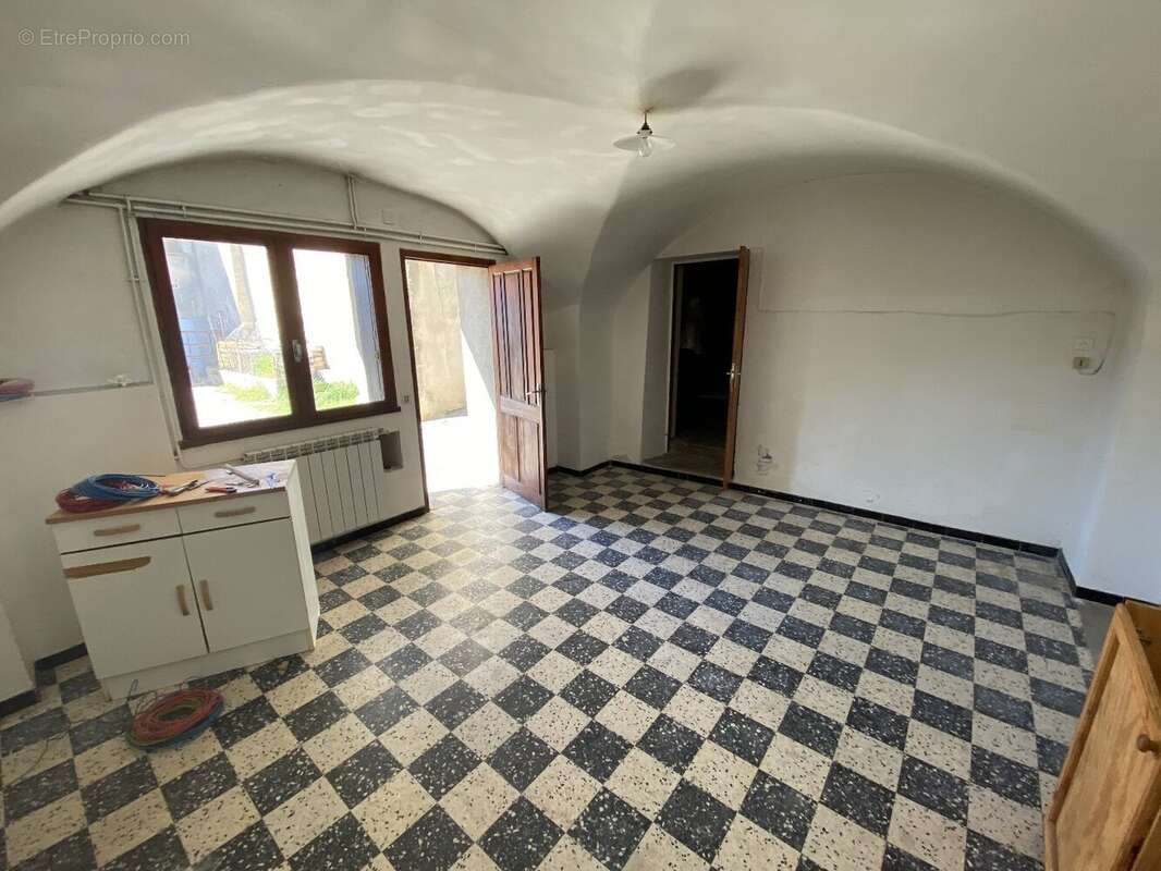 Maison à SAINT-VICTOR-DE-MALCAP