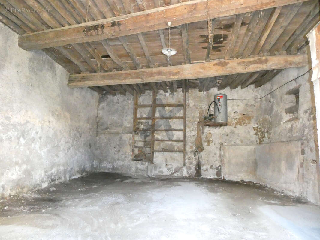 Maison à LONGESSAIGNE