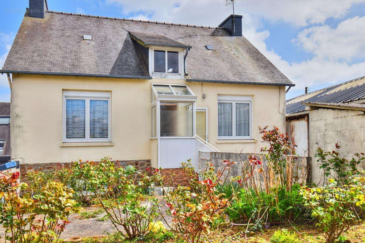Maison à PLOUMAGOAR
