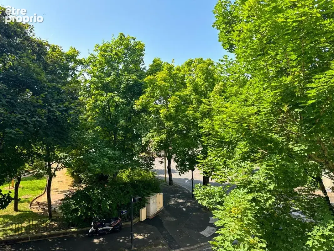 VICHY – Quartier République – Appartement de caractère 80 m² avec garage et caves dans maison Art déco - photo 2