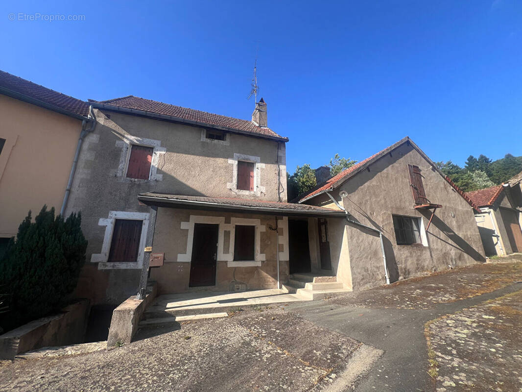 Maison à CHARBONNAT