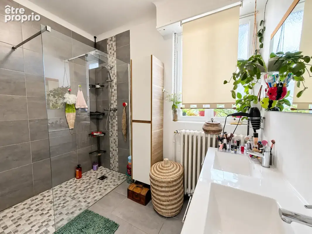 Maison 5 pièces rénovée   4 chambres vie de plain-pied et grand jardin intimiste - photo 6