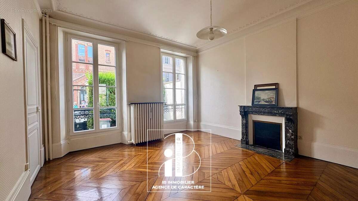 Maison à FONTAINEBLEAU