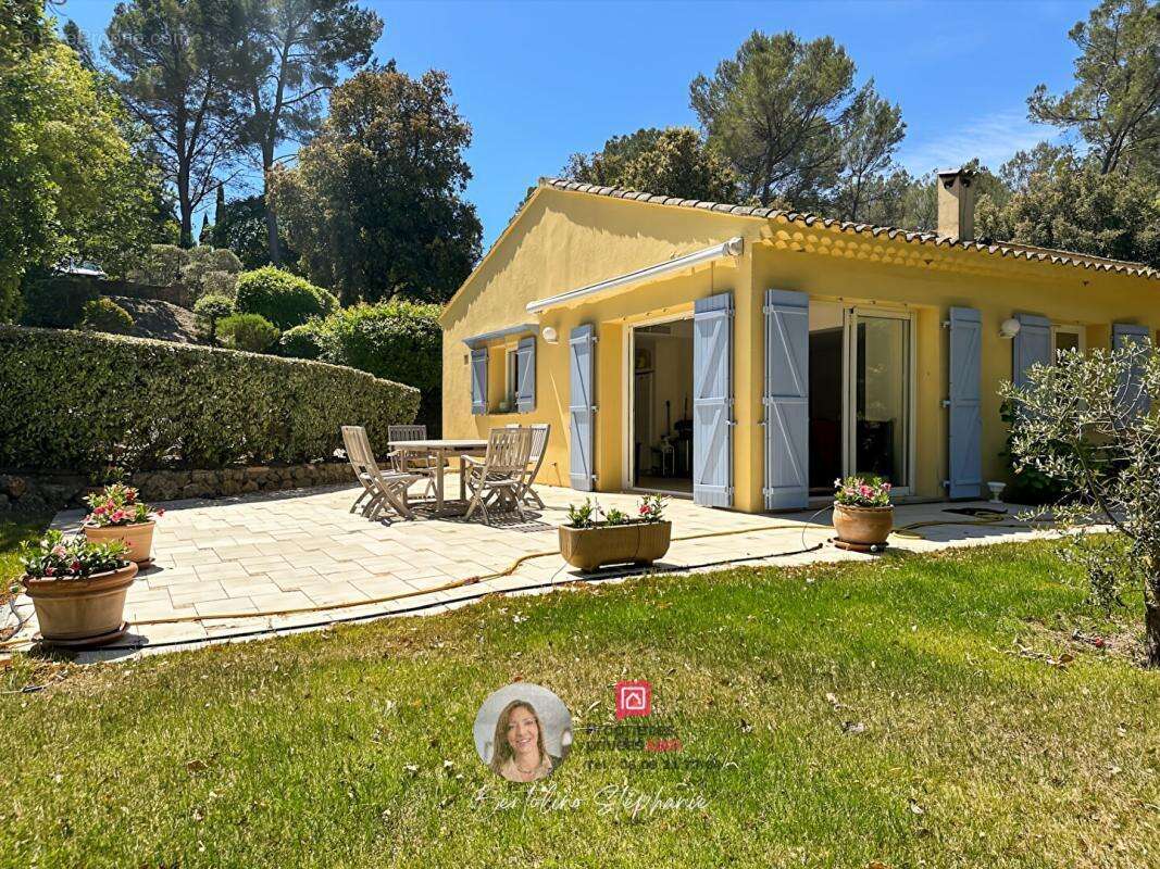 TRANS-EN-PROVENCE - Maison de plain-pied avec piscine, dépendance et terrain paysagé - photo 10