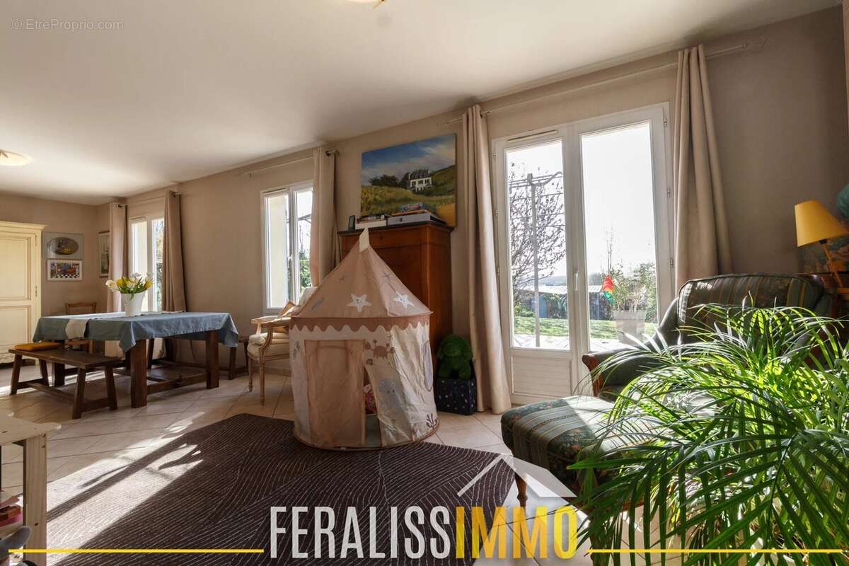 Maison à MEZY-SUR-SEINE