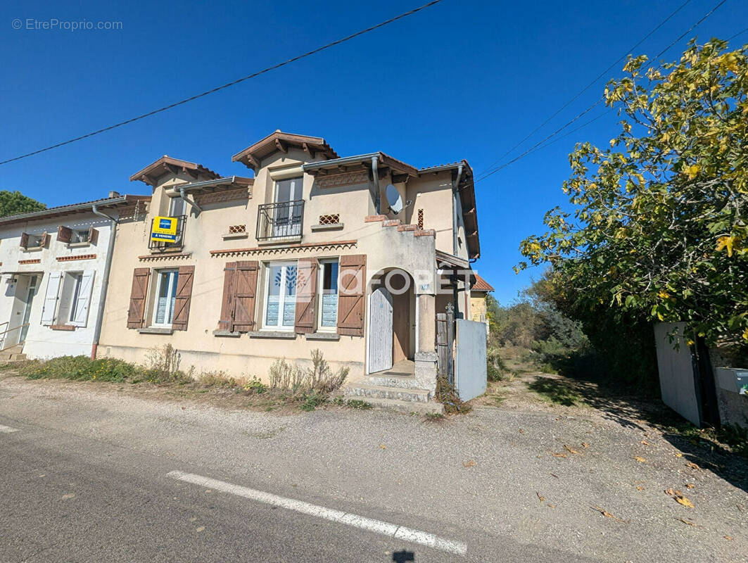 Maison à REYNIES