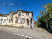 Maison à REYNIES